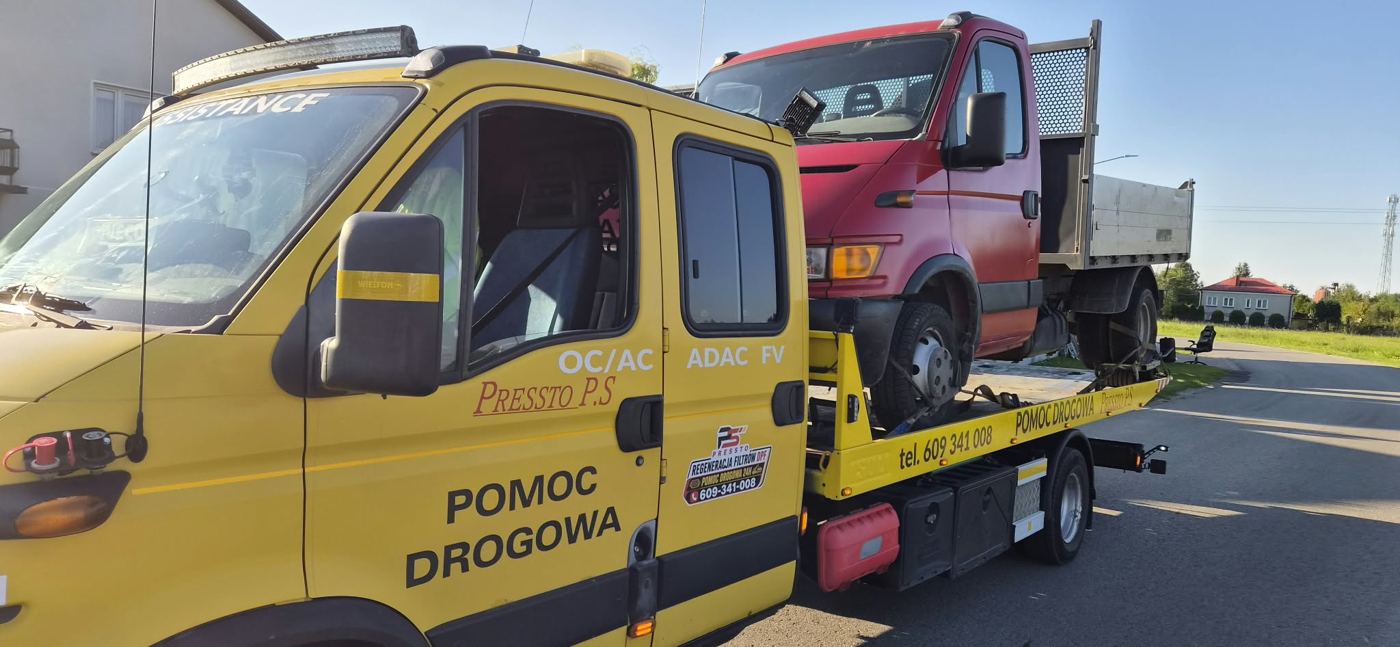 Transport i holowanie samochodów dostawczych Dąbrowa Tarnowska Tarnów - autolaweta Iveco PRESSTO